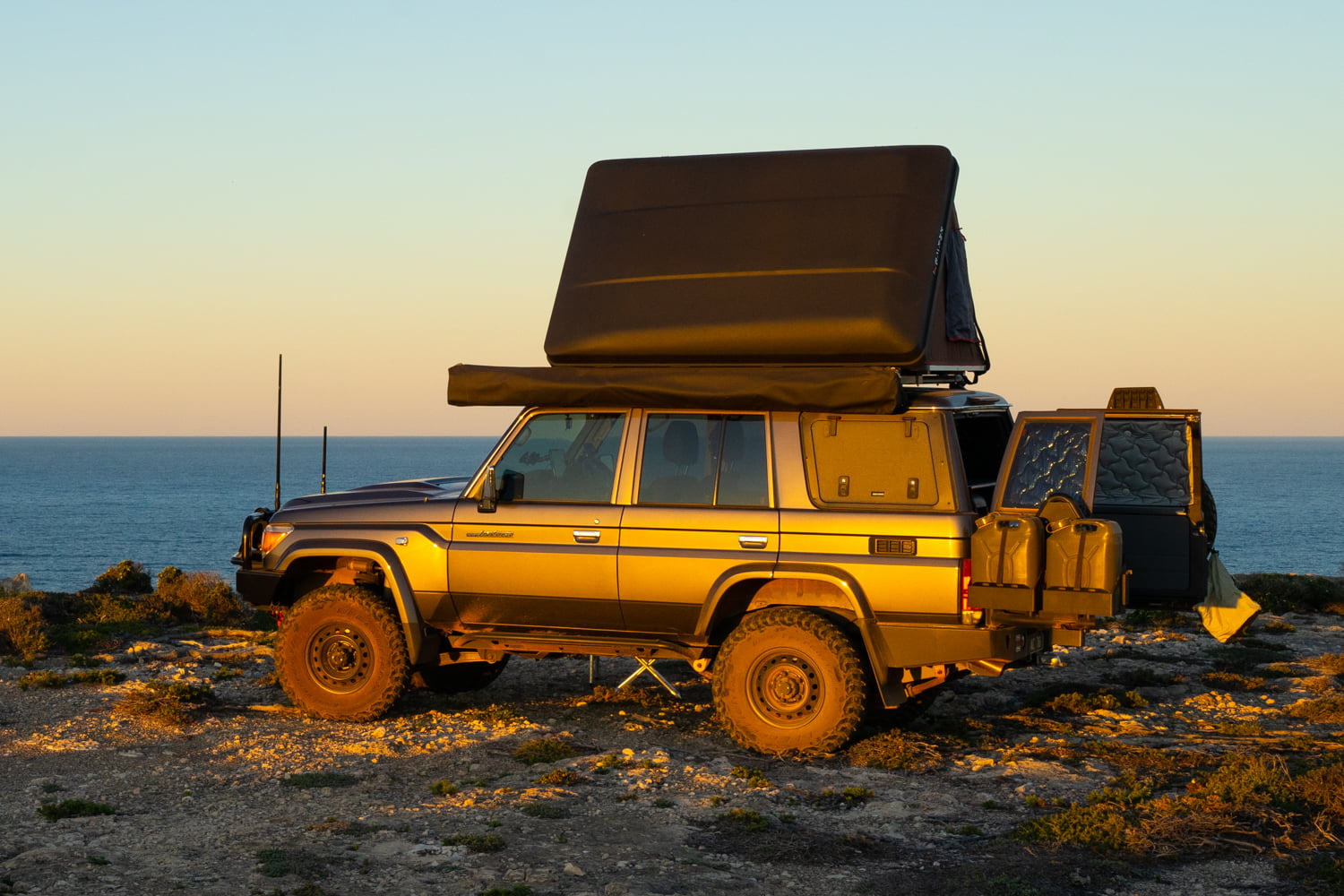 Adventure Curated's 76 Series LandCruiser Build